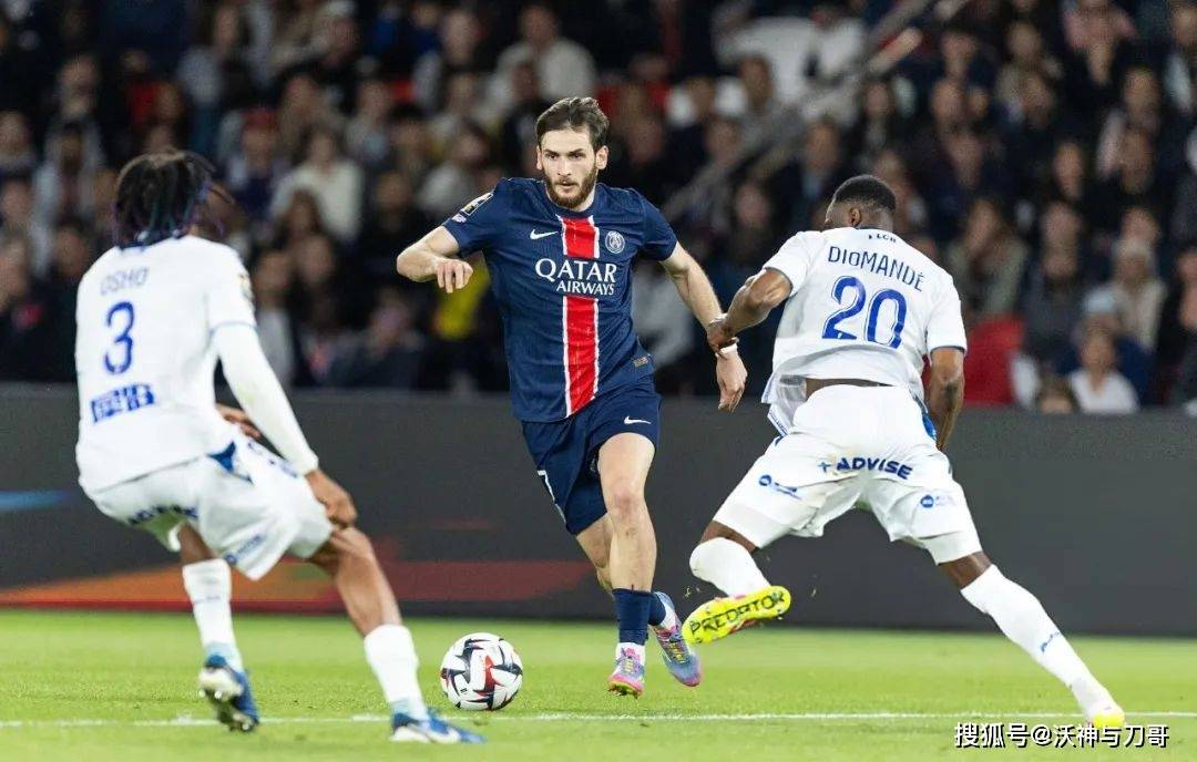 法甲：里昂2-1战胜蒙彼利埃，队长扳平后反超