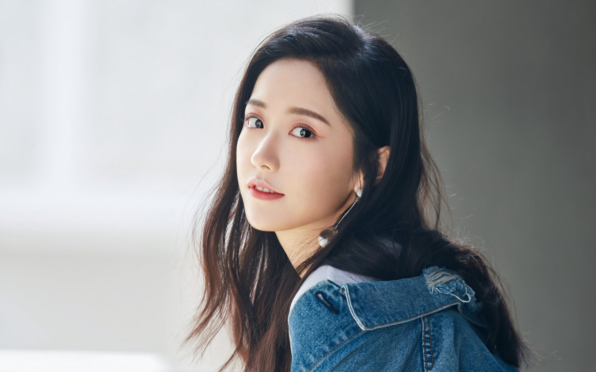 沙尘与泥泞中的王者争霸：WRC最艰难赛段全景剖析