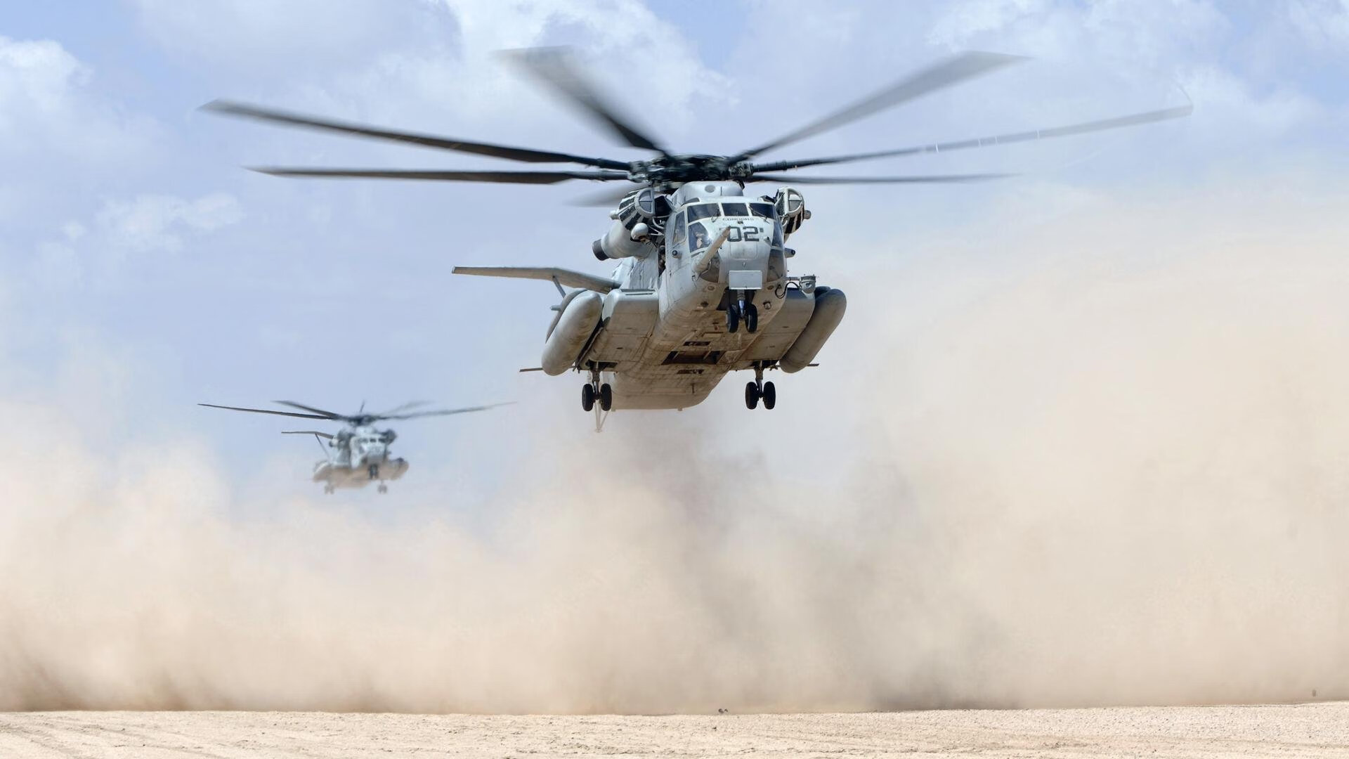 国足中场球员创意不断,比赛精彩纷呈,国足的低调中场大师