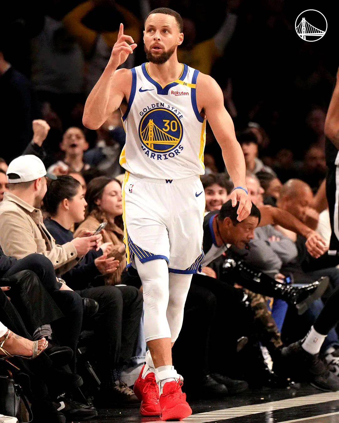 包含开云体育:勇士队库里训练营开幕：培养篮球未来之星的词条