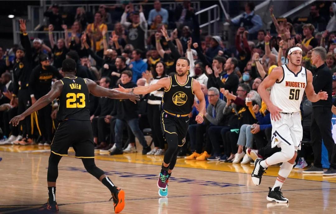 包含开云体育:勇士队库里训练营开幕：培养篮球未来之星的词条