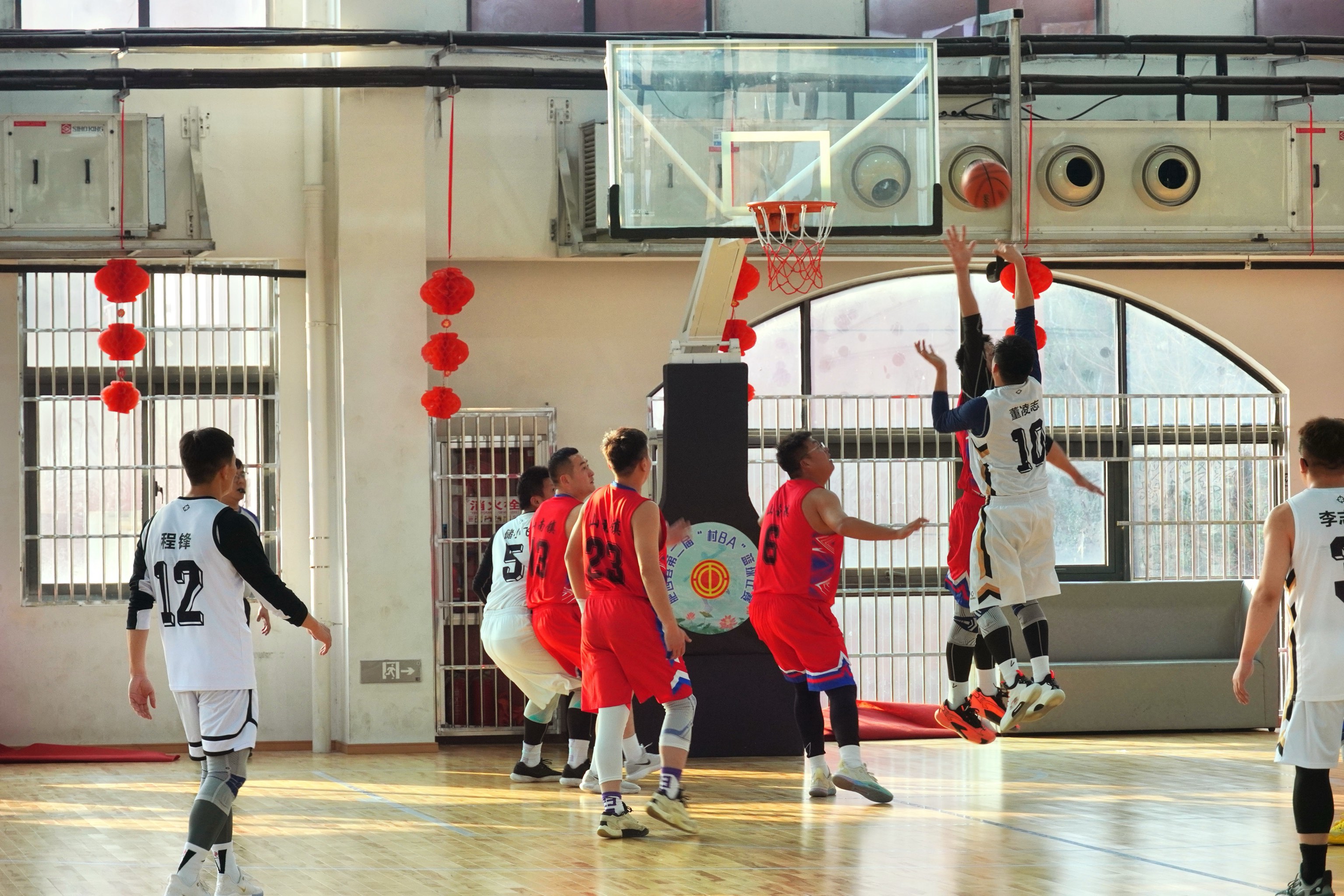 开云体育：篮球场地设施不断完善，为群众提供更好运动环境的简单介绍