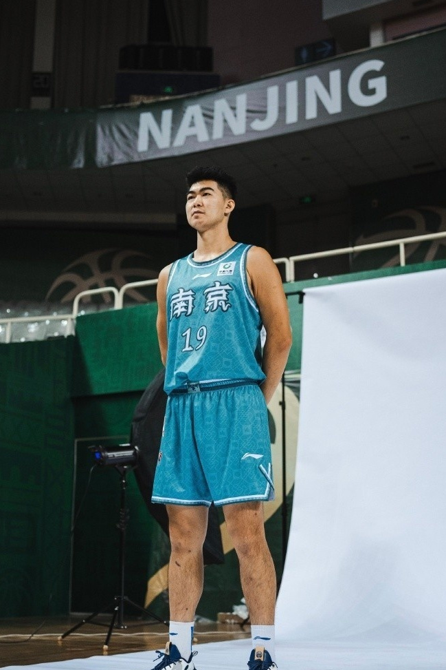 kaiyun官方入口登录-开云体育：篮球解说风格演变：专业、幽默与个性的简单介绍